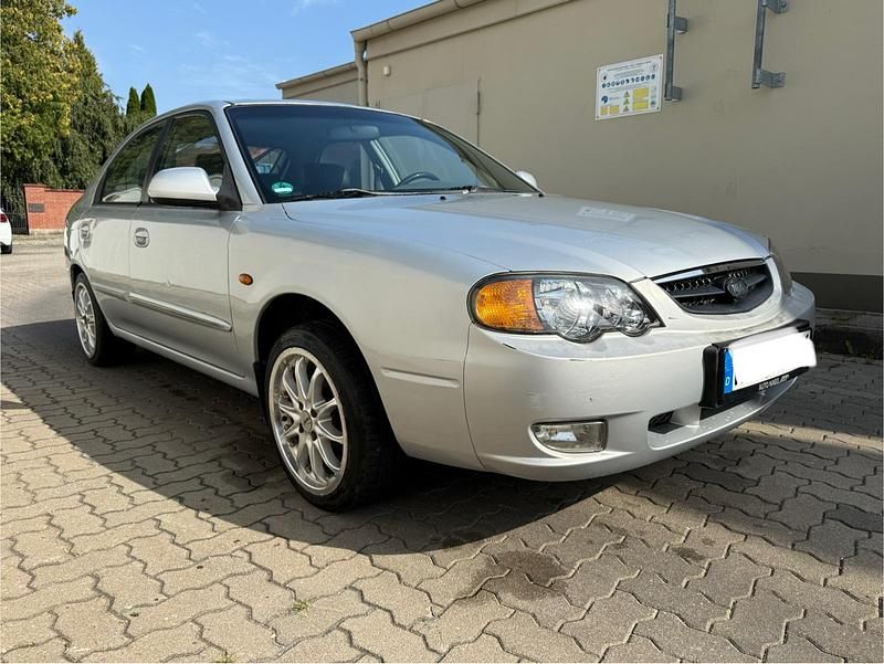 Gebraucht Kia Shuma 105 PS (77 kW) 2002 Silber Kleinwagen