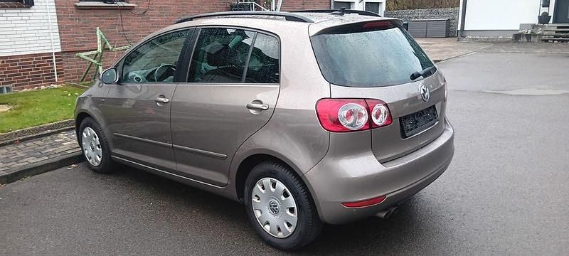 Gebraucht VW Golf VII Life 122 PS (89 kW) 2013 Kaschmirbraun metallic Limousine