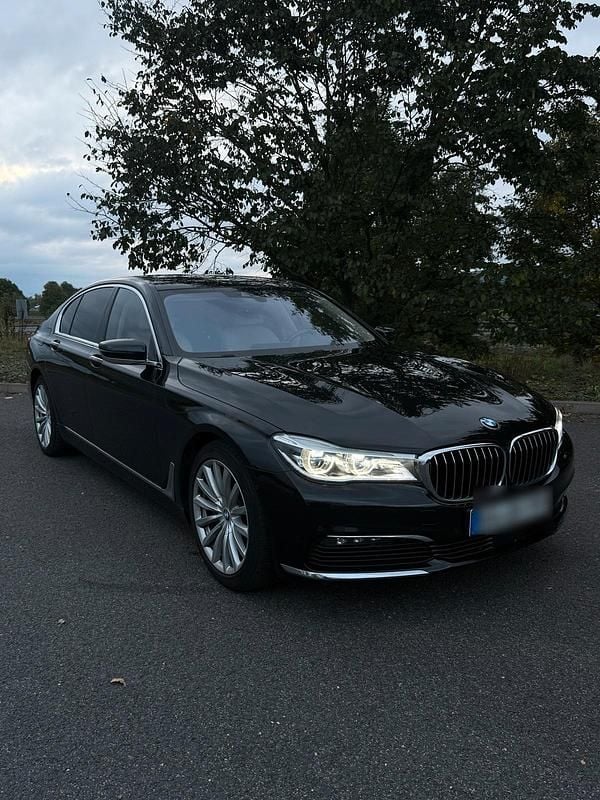 Schwarz Gebraucht 2017 BMW 730 Limousine | 23.500 € (Superpreis) - Bild 1/4