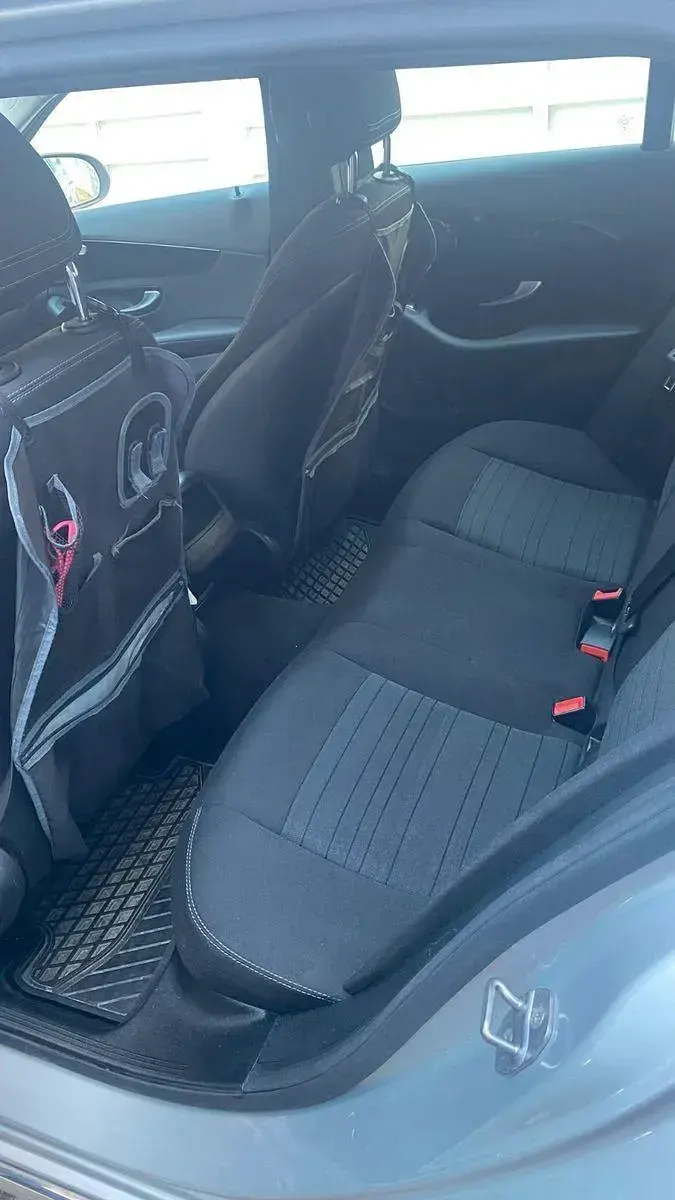 Second-hand Mercedes C220 Avantgarde 170 CP (125 kW) 2017 Argintiu Berlinǎ