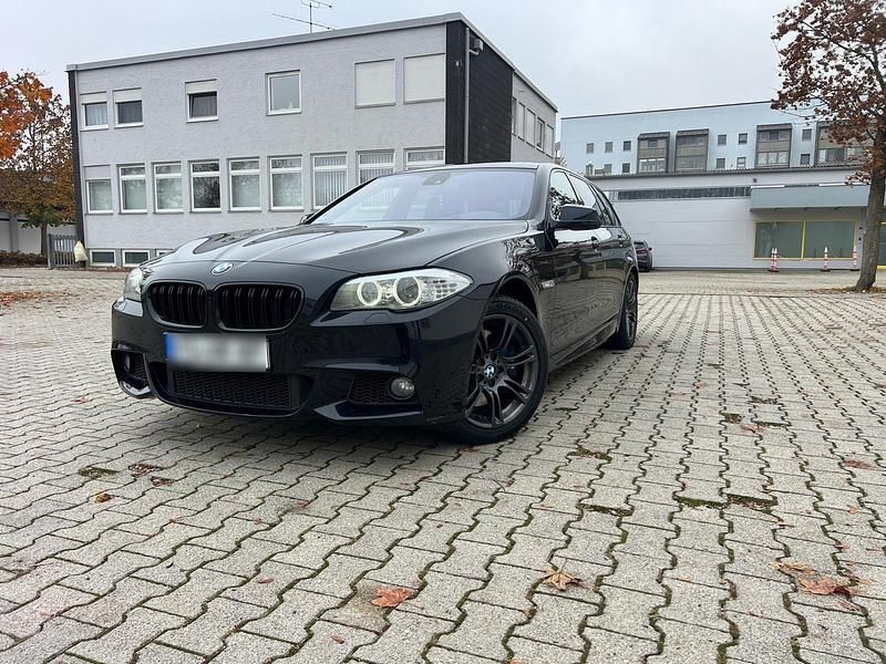 Schwarz Gebraucht 2012 BMW 530 M Sport Kombi | 18.100 € - Bild 1/4