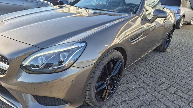 Indium grau metalliclack Gebraucht 2019 Mercedes SLC180 Cabrio | 28.900 € (Fairer Preis) - Bild 1/4