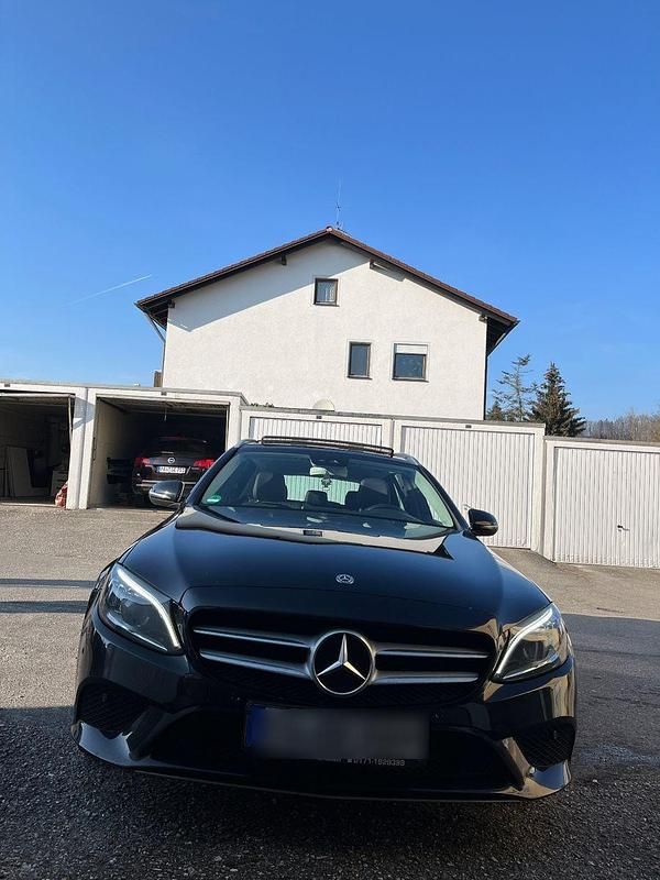 Schwarz Gebraucht 2019 Mercedes C180 Kombi | 18.500 € (Teuer) - Bild 1/4