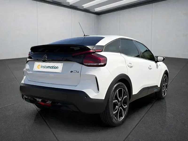 Używany Citroën e-C4 Shine 100 kW (136 KM) 2022 Biały Sedan/Limuzyna
