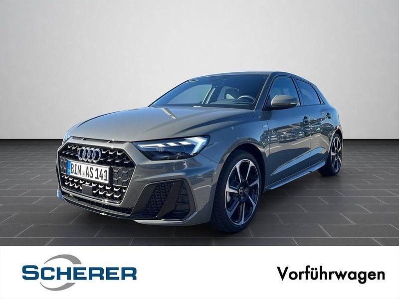 Chronosgrau metallic (metallic) Gebraucht 2025 Audi A1 Sportback Advanced Kleinwagen | 29.880 € (Fairer Preis) - Bild 1/4