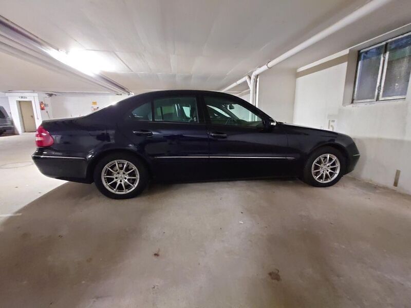 Blau Gebraucht 2005 Mercedes E220 Elegance Limousine | 11.500 € - Bild 1/4