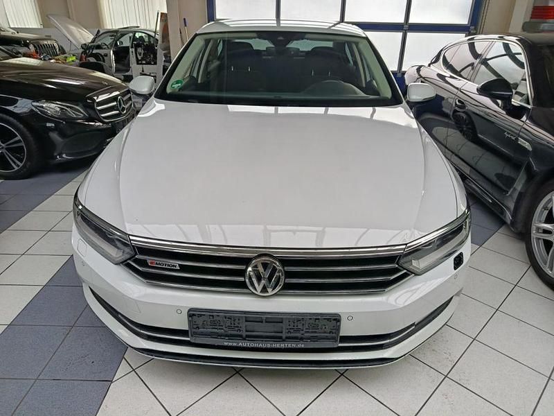 Gebraucht VW Passat Comfortline 239 PS (175 kW) 2015 Weiß Limousine