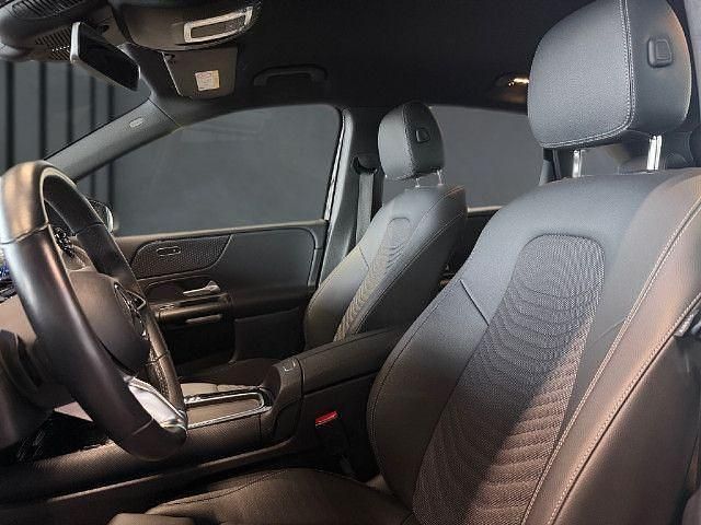 Gebraucht Mercedes B200 163 PS (119 kW) 2023 Schwarz Van / Kleinbus