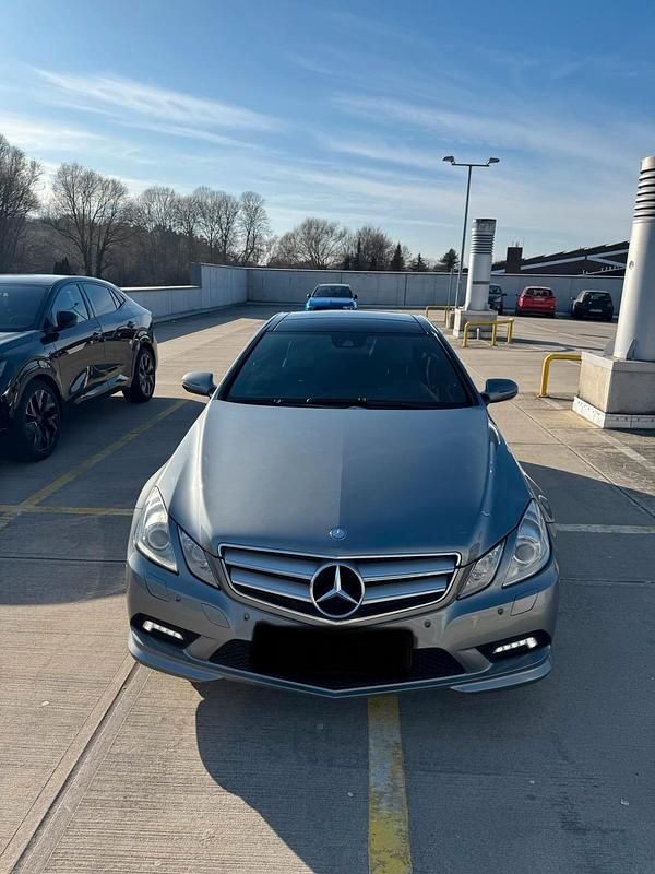 Gebraucht Mercedes E350 231 PS (169 kW) 2009 Grau Coupé