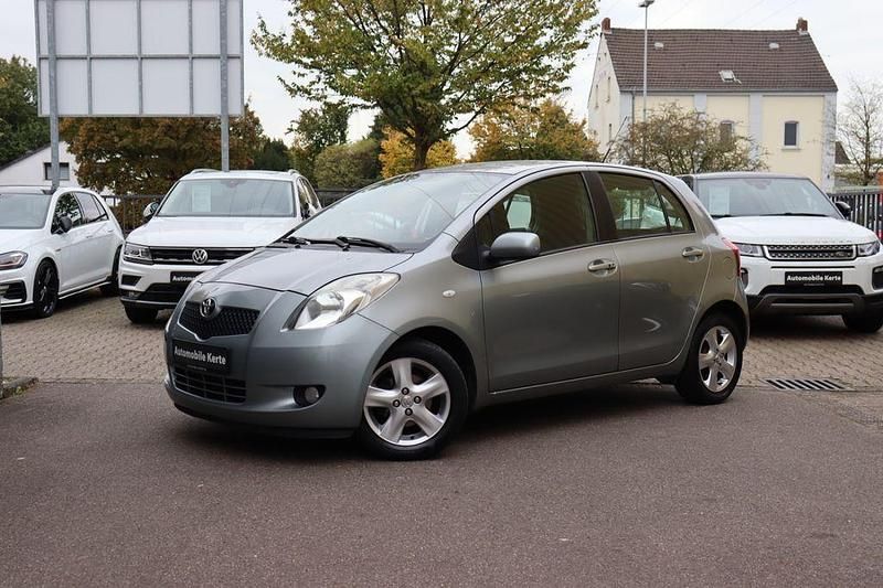 Grau Gebraucht 2006 Toyota Yaris Executive Limousine | 4.990 € (Fairer Preis) - Bild 1/4