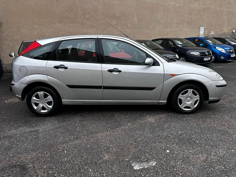 Gebraucht Ford Focus Basis 100 PS (73 kW) 2002 Silber Limousine