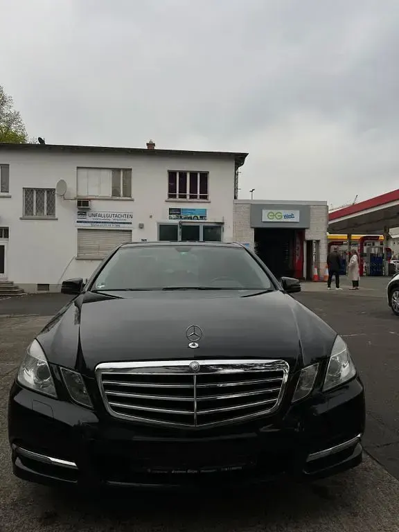 Gebraucht Mercedes E200 136 PS (100 kW) 2012 Schwarz Limousine