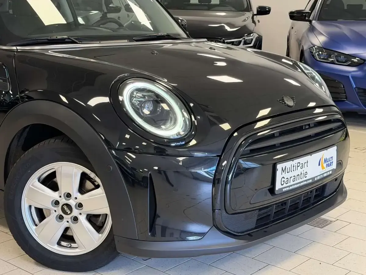 Gebraucht Mini Cooper Essential 136 PS (100 kW) 2023 Schwarz Kleinwagen