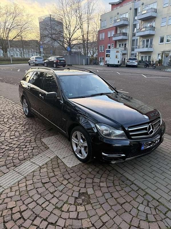 Gebraucht Mercedes C220 Edition 170 PS (125 kW) 2014 Schwarz Kombi