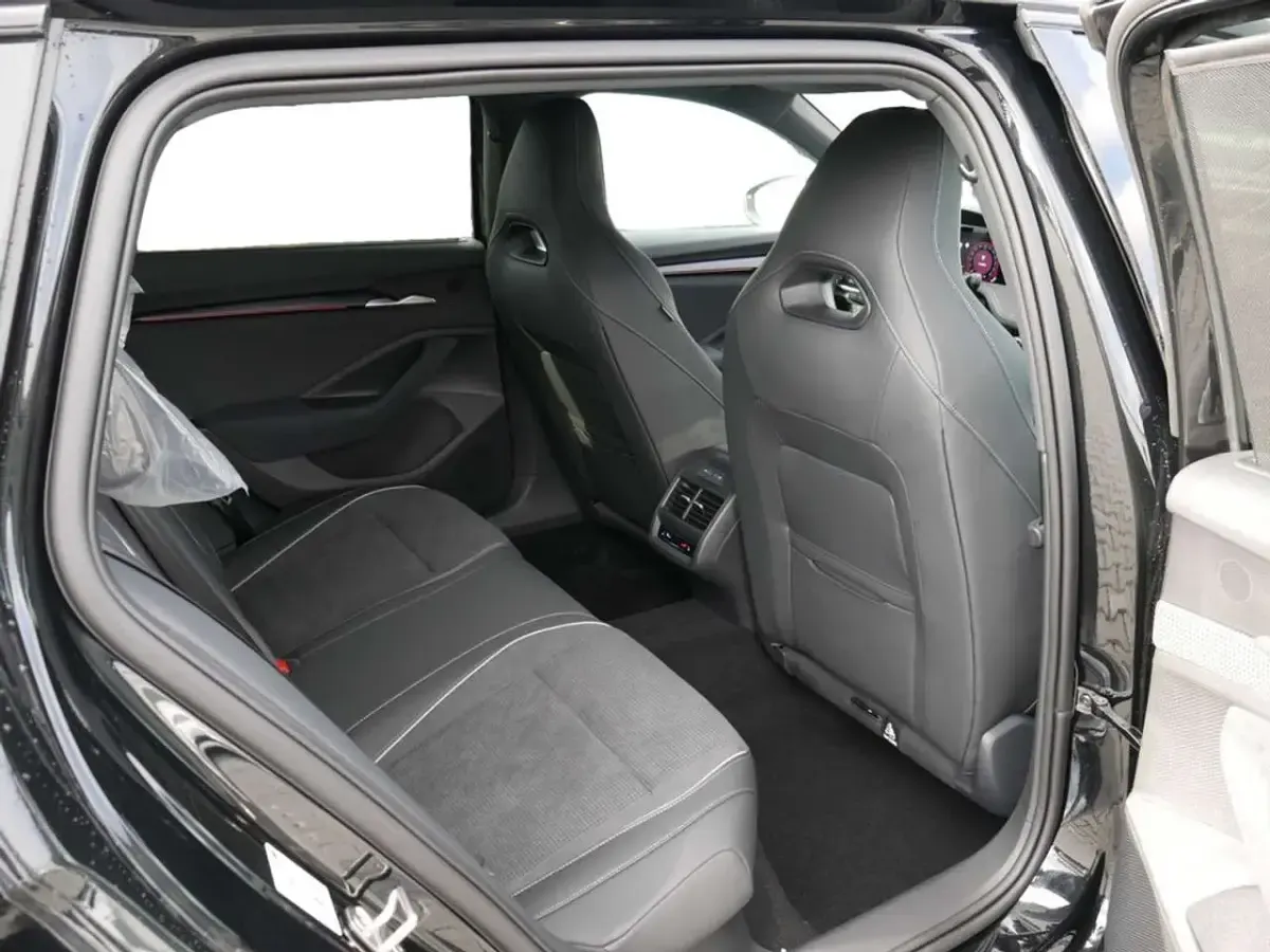 Gebraucht Skoda Superb SportLine 204 PS (150 kW) 2026 Schwarz (schwarz / ebonyschwarz) Kombi