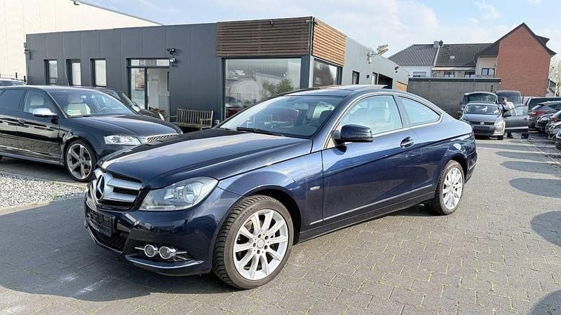 Gebraucht Mercedes C250 204 PS (150 kW) 2011 Blau Coupé