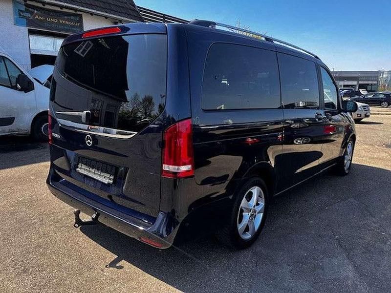 Gebraucht Mercedes V220 Avantgarde Edition 190 PS (139 kW) 2019 Cavansitblau metallic Van / Kleinbus