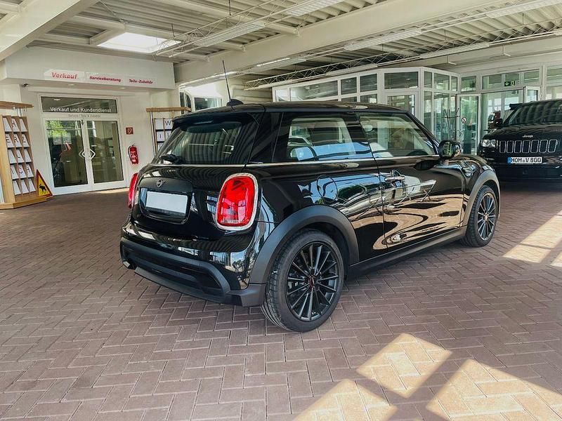 Gebraucht Mini ONE Essential 102 PS (75 kW) 2022 Schwarz Kleinwagen