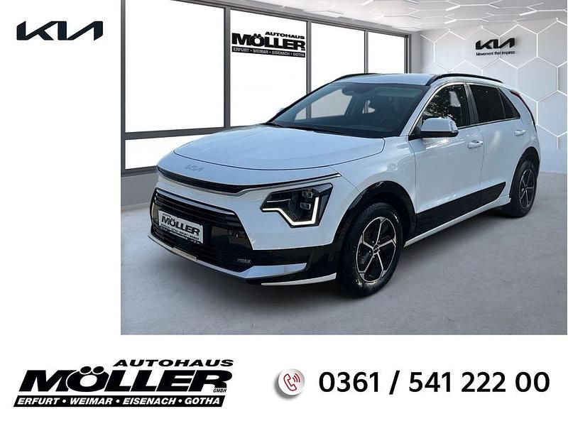 Weiss Gebraucht 2023 Kia Niro Comfort SUV | 25.749 € (Fairer Preis) - Bild 1/4