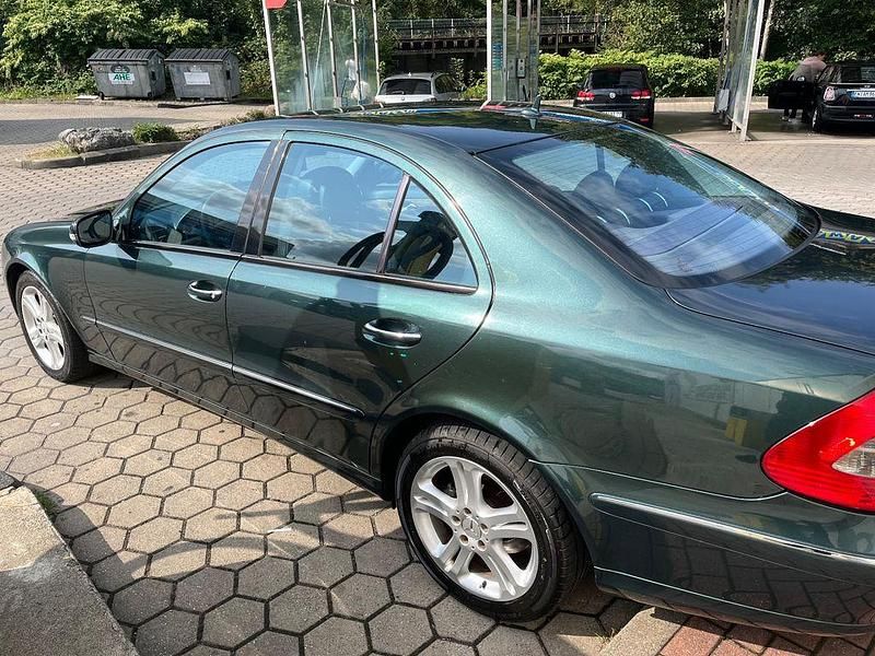 Gebraucht Mercedes E320 Avantgarde 224 PS (164 kW) 2006 Grün Limousine