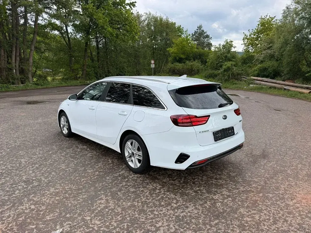 Gebraucht Kia Ceed Sportswagon 136 PS (100 kW) 2021 Weiß Kombi