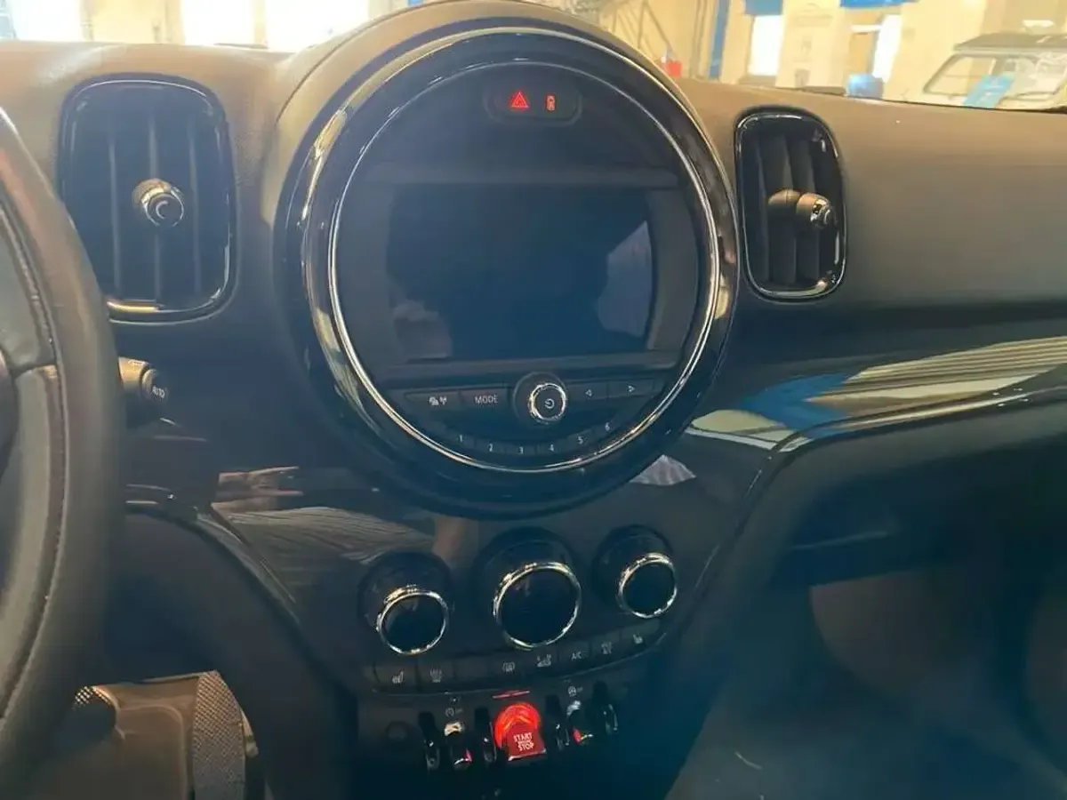 Gebraucht Mini One Countryman 102 PS (75 kW) 2019 Light white SUV