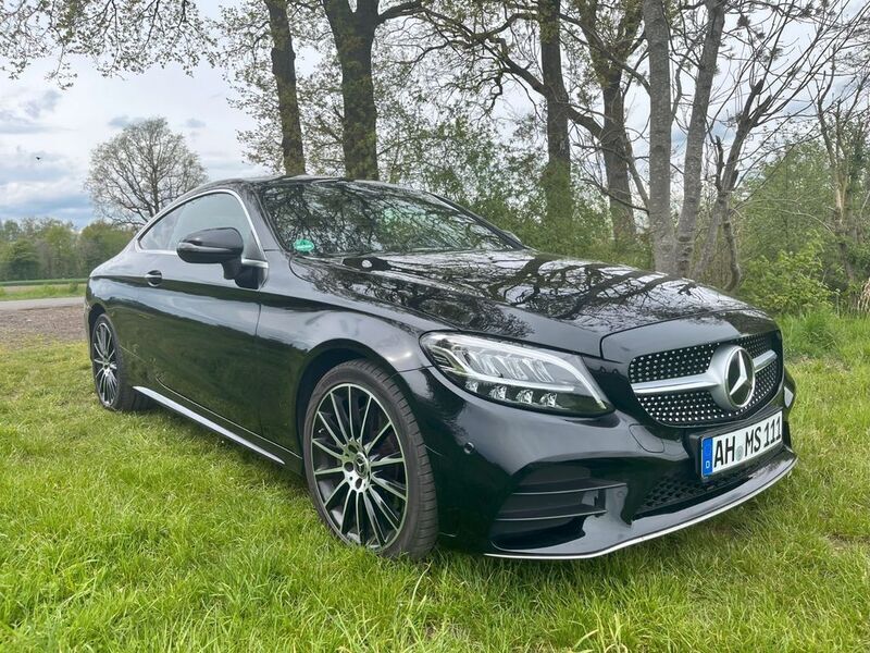 Schwarz Gebraucht 2019 Mercedes C180 AMG line Coupé | 27.500 € (Fairer Preis) - Bild 1/4