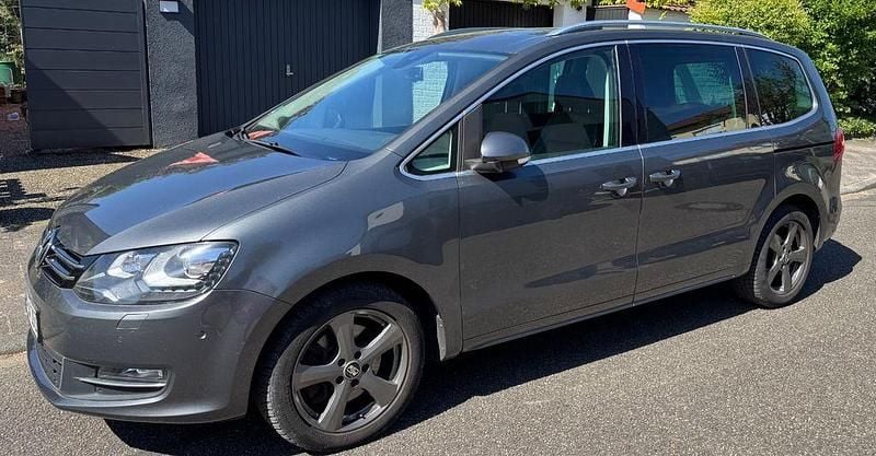 Second-hand VW Sharan 170 CP (125 kW) 2012 Gri Monovolum