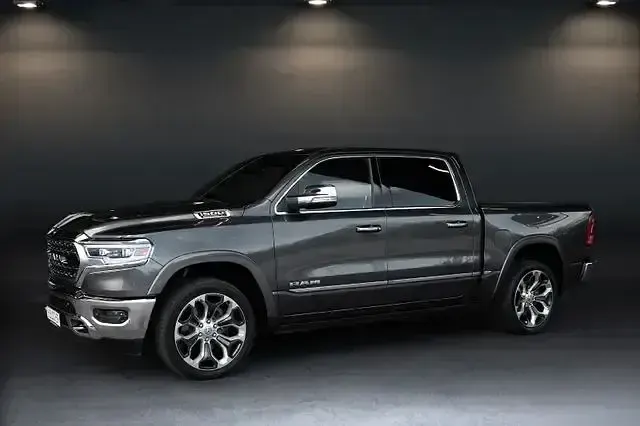 Gebraucht Dodge Ram Limited 401 PS (294 kW) 2018 Grau Pickup