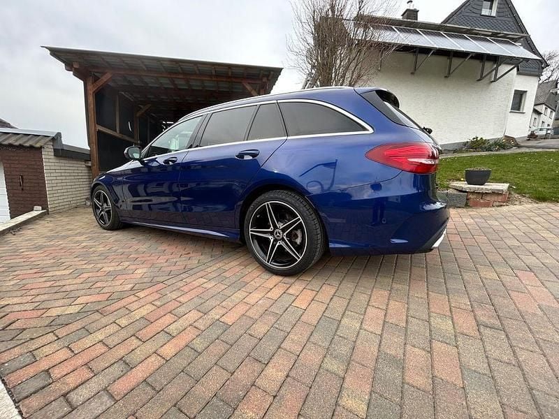 Gebraucht Mercedes C220 170 PS (125 kW) 2018 Blau Kombi