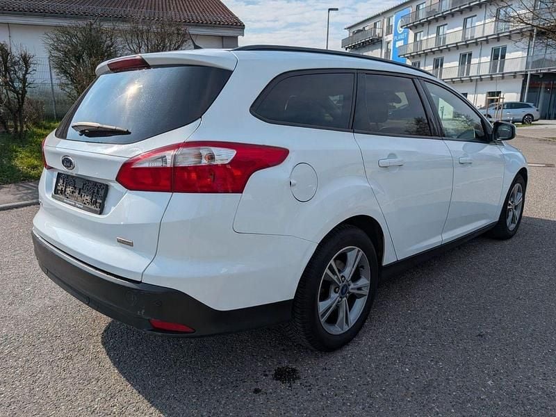 Gebraucht Ford Focus Champions Edition 125 PS (91 kW) 2013 Weiß Kombi