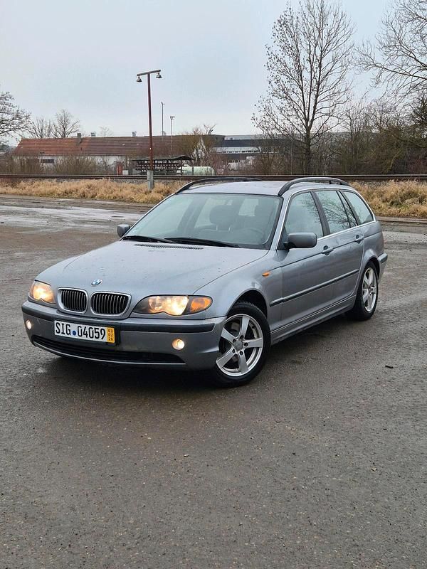 Grau Gebraucht 2003 BMW 320 Kombi | 1.799 € (Superpreis) - Bild 1/4