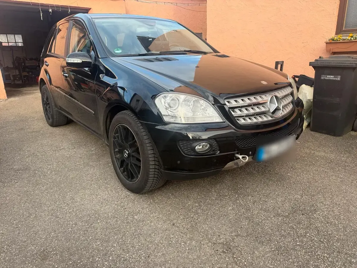 Gebraucht Mercedes ML320 224 PS (164 kW) 2006 Schwarz SUV