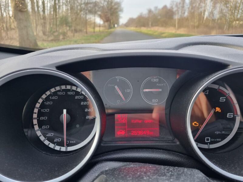 Gebraucht Alfa Romeo Giulietta Distinctive 170 PS (125 kW) 2013 Weiß Kleinwagen