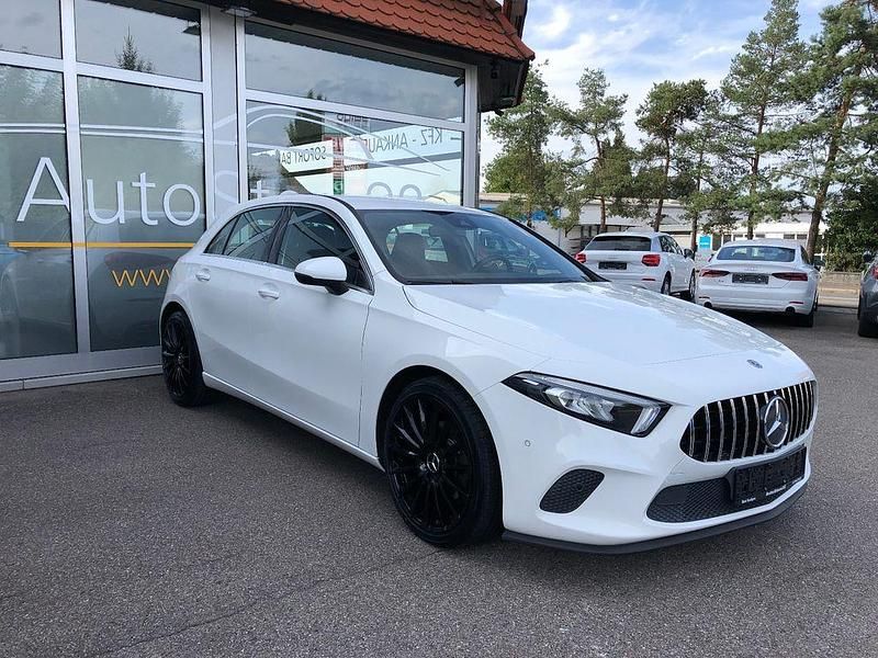 Weiß Gebraucht 2018 Mercedes A200 Progressive Limousine | 22.490 € (Fairer Preis) - Bild 1/4
