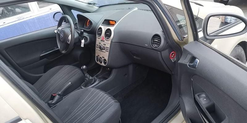 Gebraucht Opel Corsa 90 PS (66 kW) 2008 Beige Kleinwagen