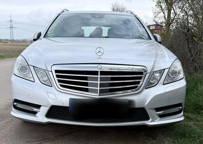 Gebraucht Mercedes E250 Avantgarde 204 PS (150 kW) 2012 Silber Kombi