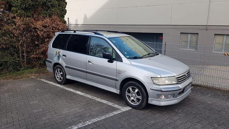 Gebraucht Mitsubishi Space Wagon Motion 147 PS (108 kW) 2003 Silber Van / Kleinbus