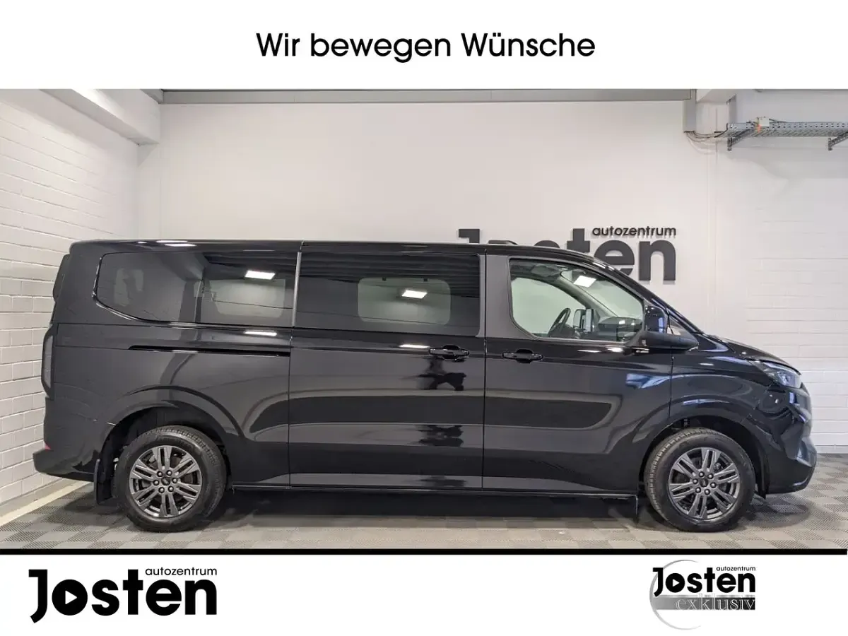 Gebraucht Ford Tourneo Custom Titanium 136 PS (100 kW) 2025 Schwarz (obsidianschwarz metallic) Van
