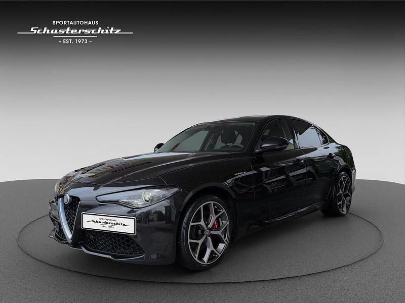 Nero vulcano metallic Gebraucht 2018 Alfa Romeo Giulia Veloce Limousine | 24.450 € (Etwas zu teuer) - Bild 1/4