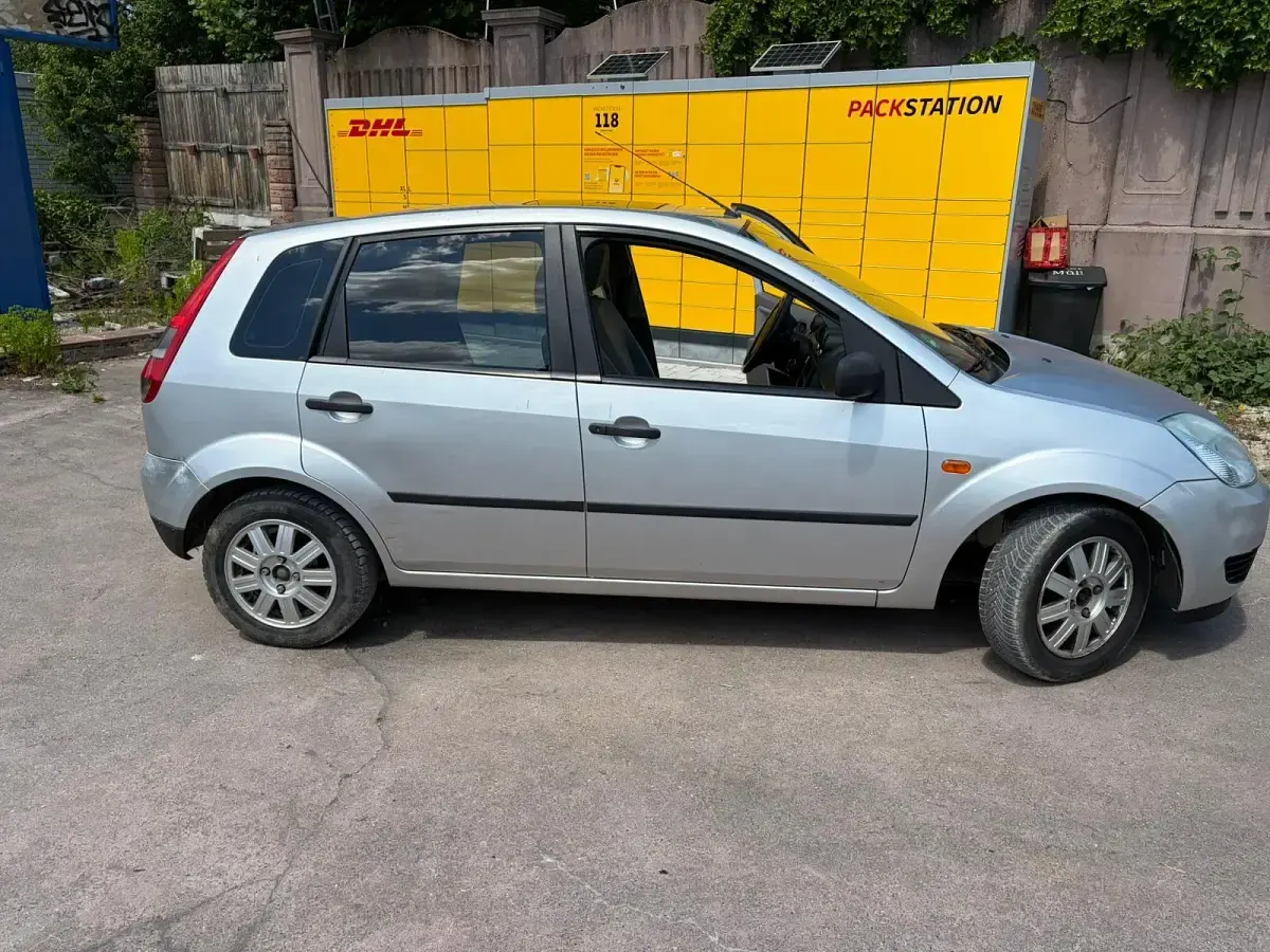 Gebraucht Ford Fiesta 80 PS (58 kW) 2002 Silber Kleinwagen