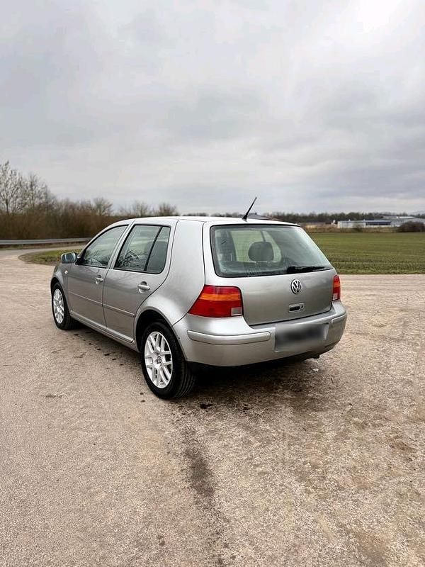 Gebraucht VW Golf IV 105 PS (77 kW) 2003 Silber Kleinwagen