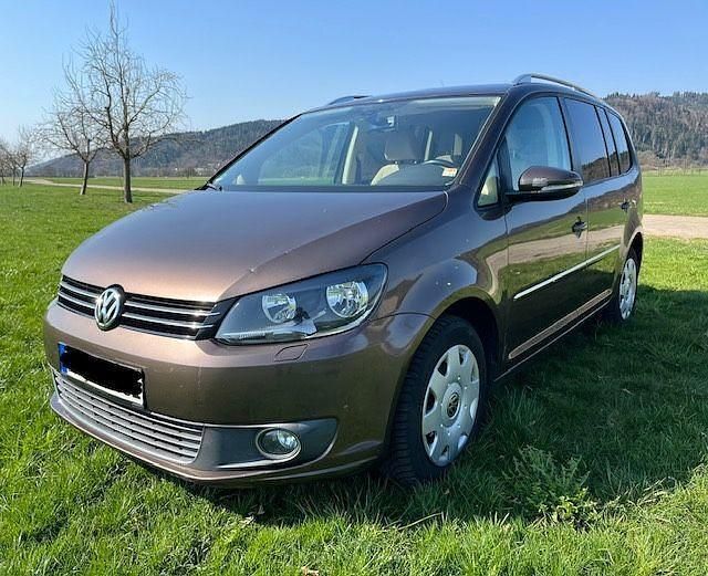 Gebraucht VW Touran Highline 140 PS (102 kW) 2011 Braun Van / Kleinbus