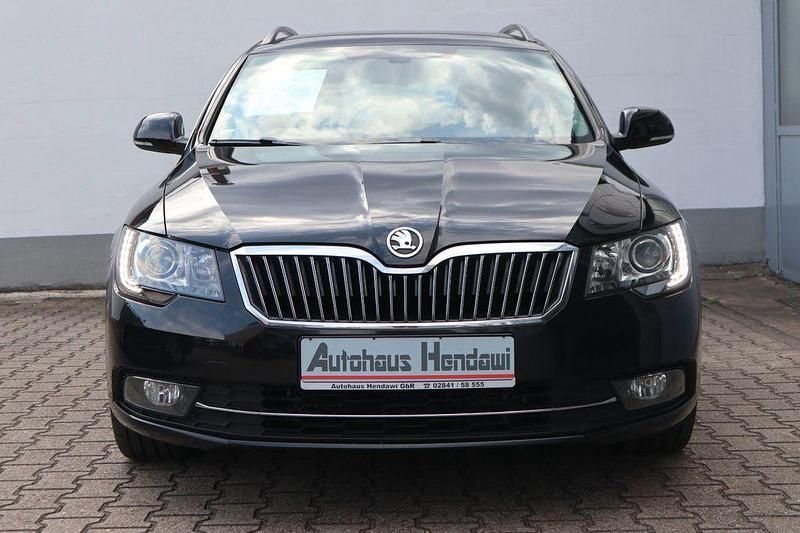 Schwarz Gebraucht 2014 Skoda Superb Exclusive Kombi | 10.790 € (Fairer Preis) - Bild 1/4