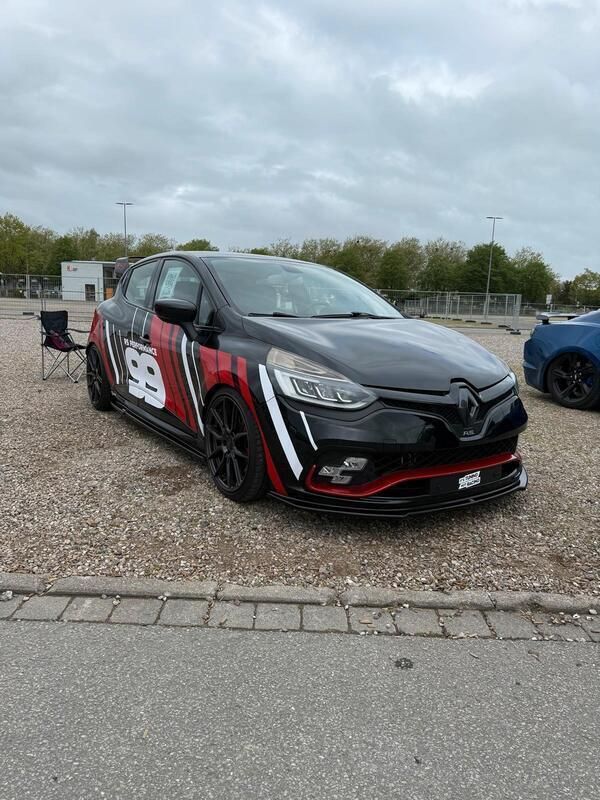 Schwarz Gebraucht 2018 Renault Clio IV Trophy Kleinwagen | 18.900 € - Bild 1/4