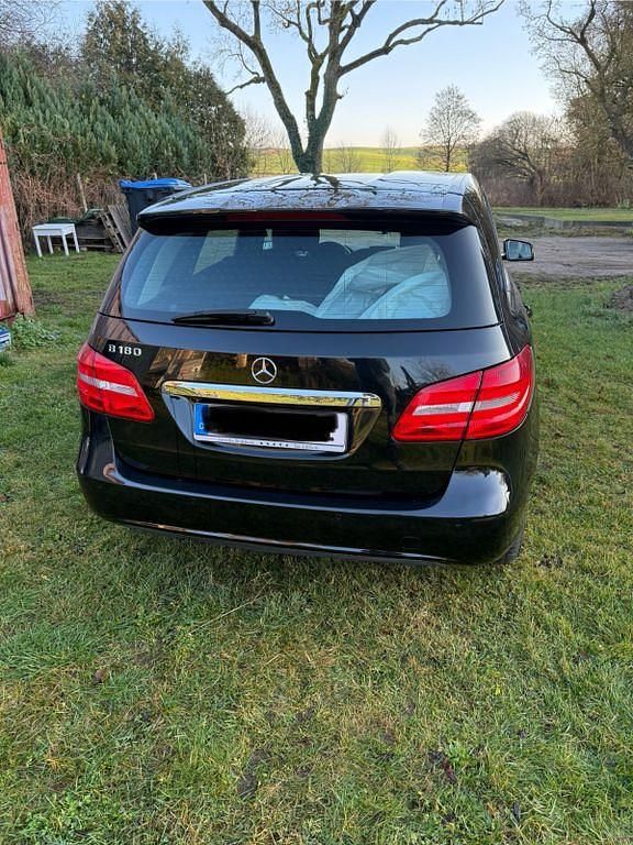 Gebraucht Mercedes B180 122 PS (89 kW) 2011 Schwarz Van / Kleinbus