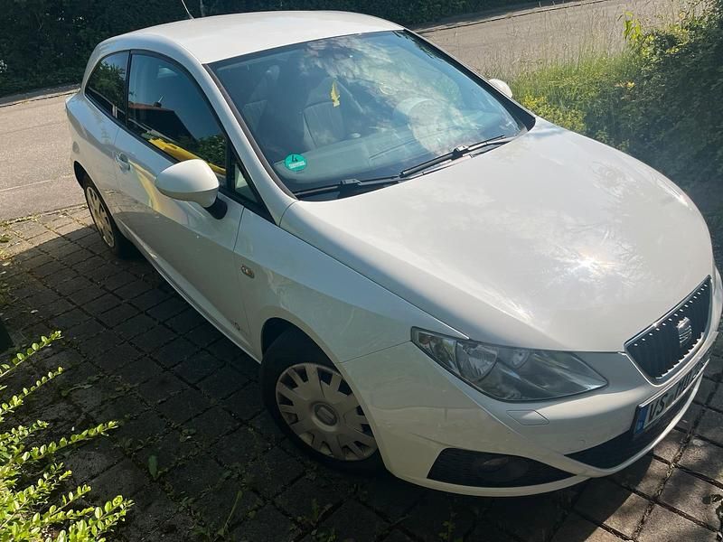 Weiß Gebraucht 2011 Seat Ibiza Kleinwagen | 5.000 € - Bild 1/4