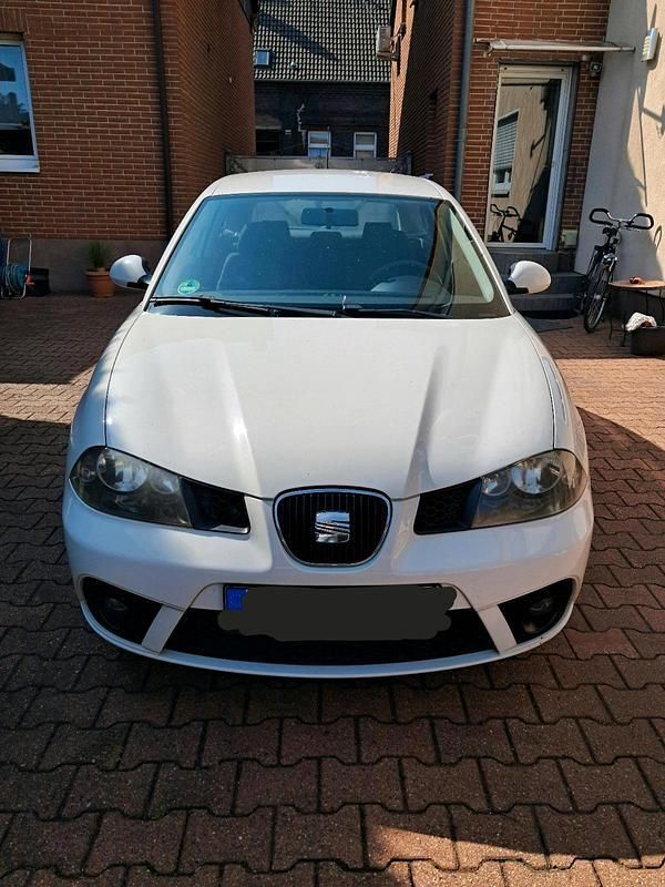 Weiß Gebraucht 2008 Seat Ibiza Limousine | 1.000 € (Guter Preis) - Bild 1/4