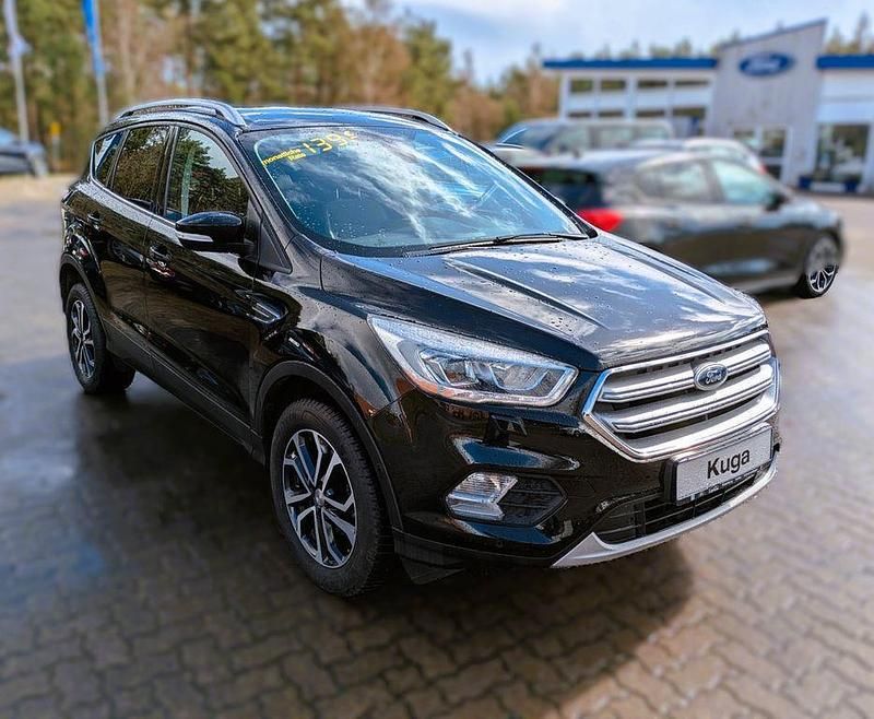 Gebraucht Ford Kuga Titanium 150 PS (110 kW) 2018 Schwarz SUV
