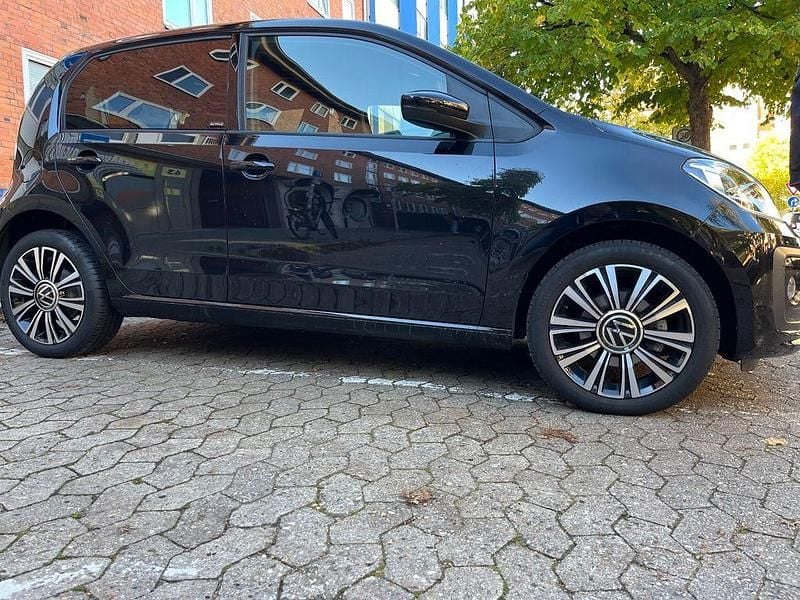 Schwarz Gebraucht 2021 VW up! Active Kleinwagen | 11.999 € (Guter Preis) - Bild 1/4